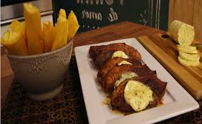 Ir para  <p>1 pe&ccedil;a de picanha (800g)<br />
Sal e pimenta do reino a gosto<br />
<br />
<strong>Para a Manteiga Temperada:</strong>200 gramas de manteiga<br />
1 colher (sopa) de salsa picada<br...